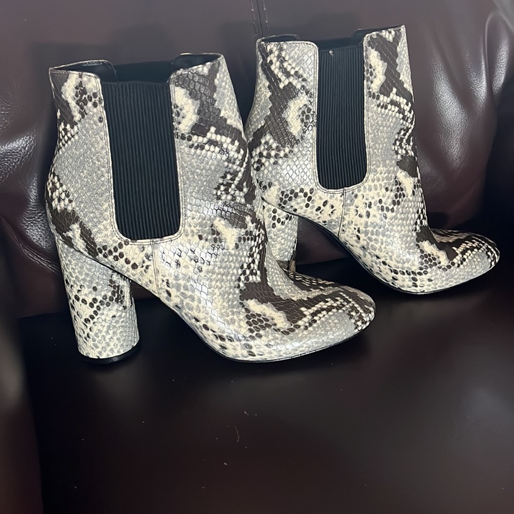Marciano women’s leather snakeskin print ankle booties size 9M